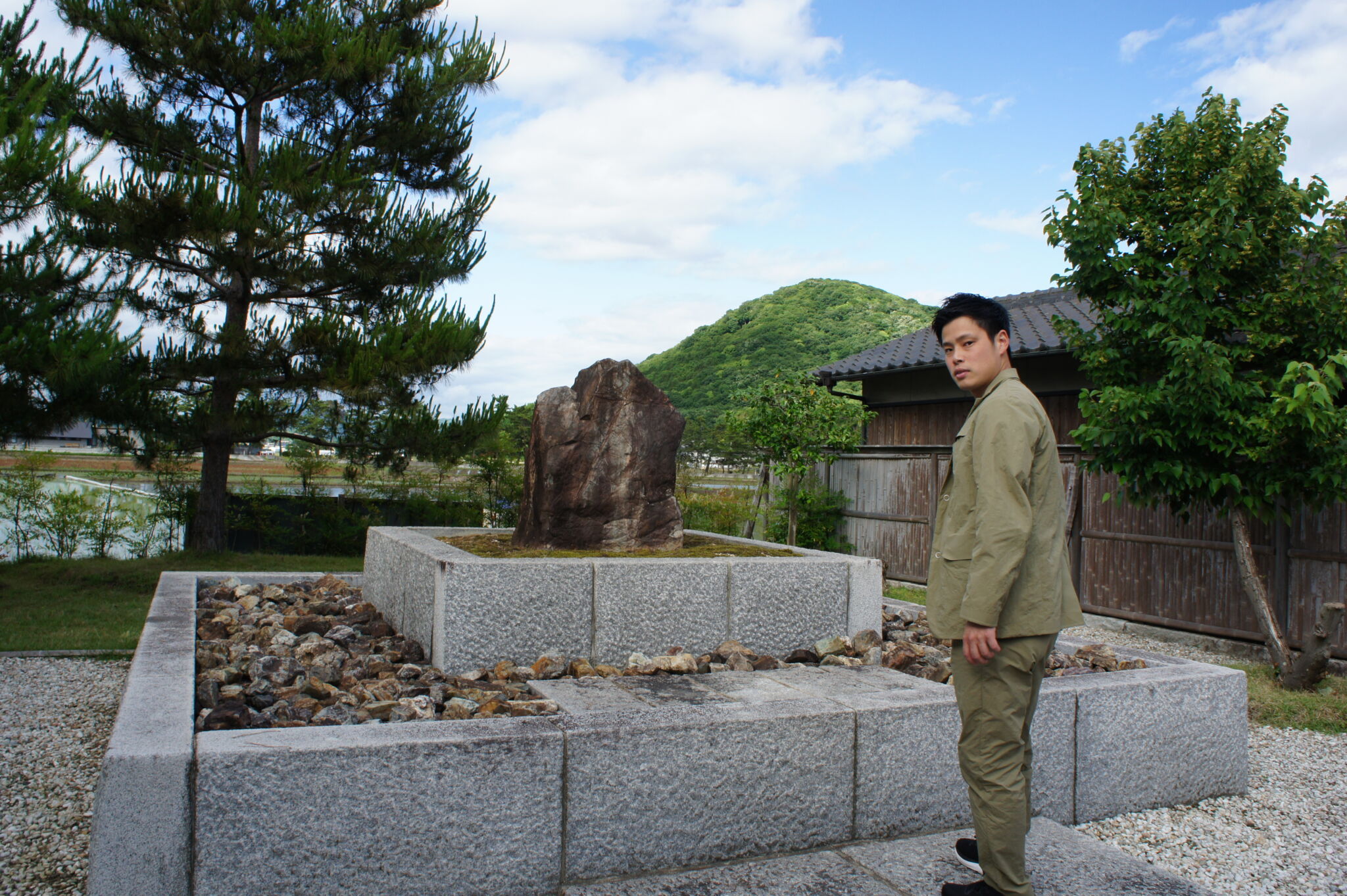 栄西禅師生誕地。栄西が誕生したと伝わる旧邸の跡地に地元有志が碑を建立